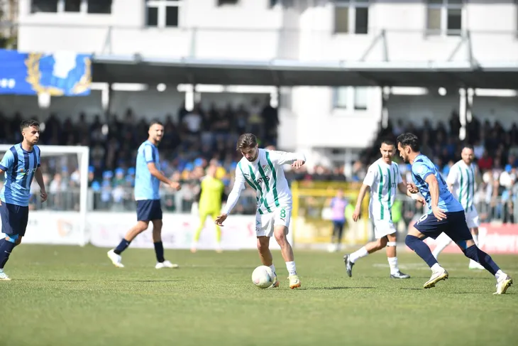 Bursaspor deplasmanda Belediye Kütahyaspor ile oynayacağı maçın hazırlıklarına Teknik Direktör