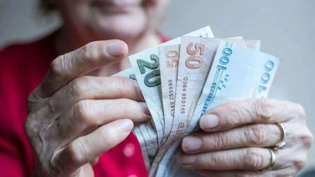 AK Parti Grup Başkanvekili Abdullah Güler, emekli bayram ikramiyesinin 3