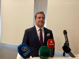 Seçim sürecinde kendisine destek olan dernek üyelerine teşekkür eden İskenderoğlu,