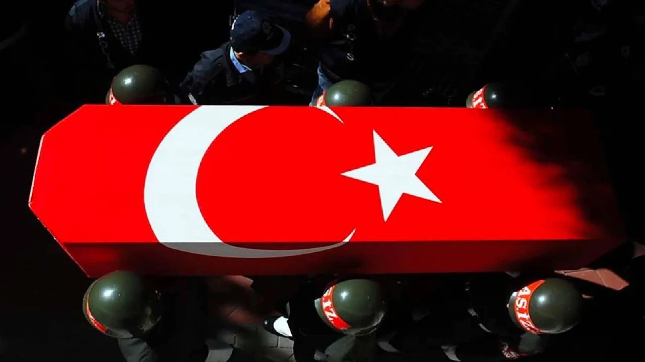 MSB’den acı haber! 1 askerimiz şehit oldu Milli Savunma Bakanlığı’ndan yapılan yazılı açıklamada, “Dynamic Mariner/Flotex-25 Tatbikatı’nda görevde