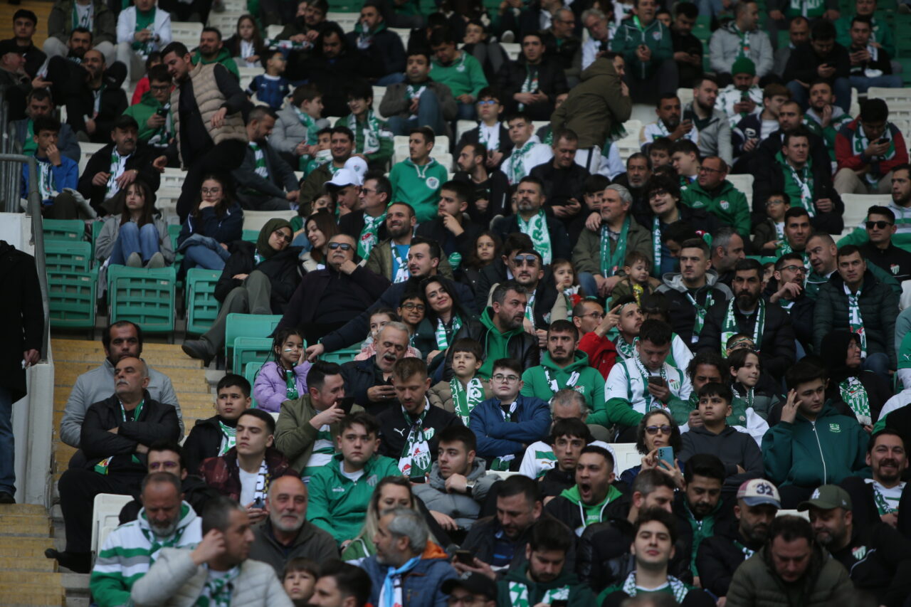 Proje Kurulu Başkanı Enbiya Topal’ın paylaşımı şöyle; Günaydın Bursaspor Ailesi.