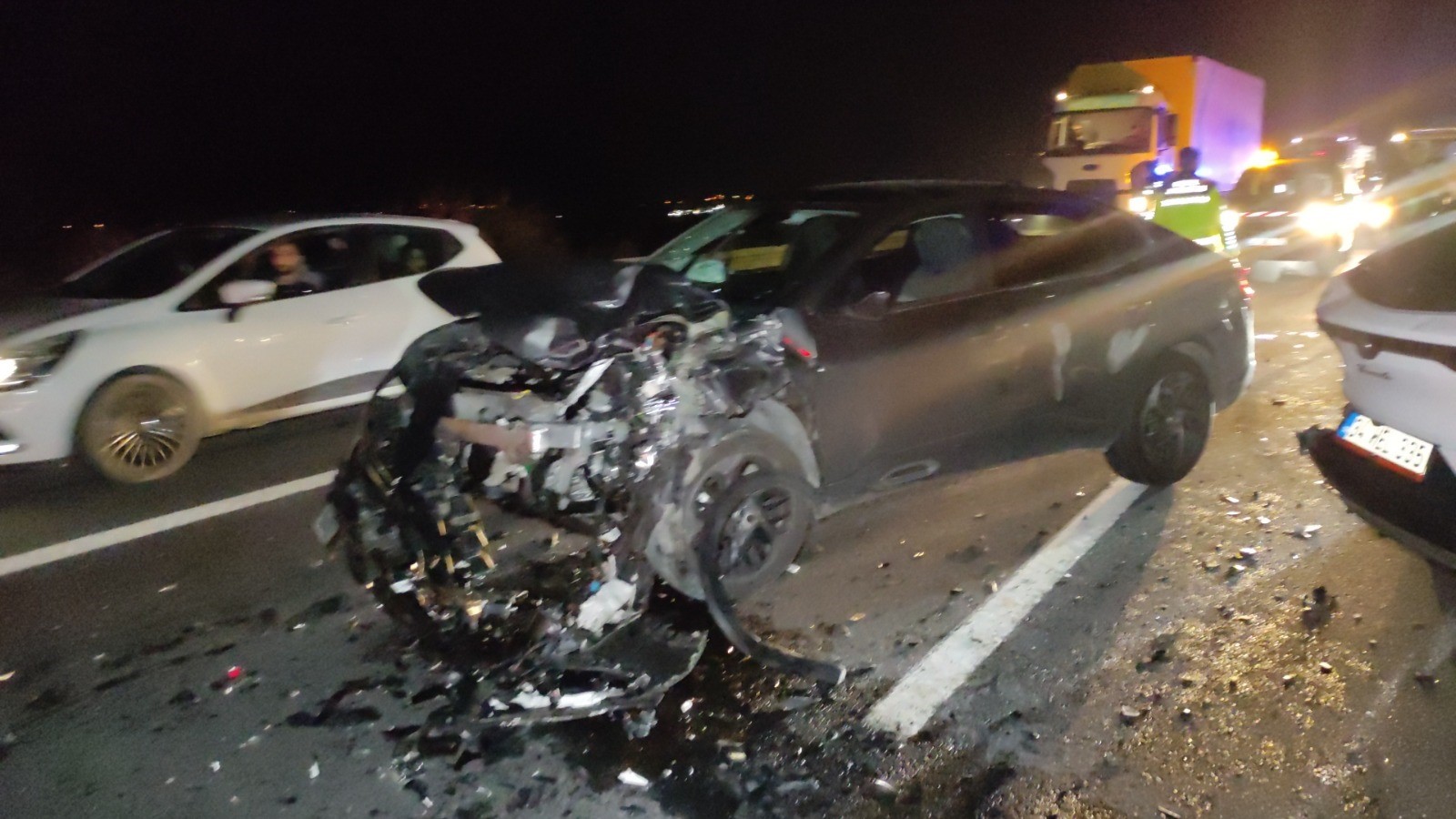 Kaza, saat 22.00 sıralarında Gebze-Orhangazi-İzmir Otoyolu Orhangazi yakınlarında meydana geldi.