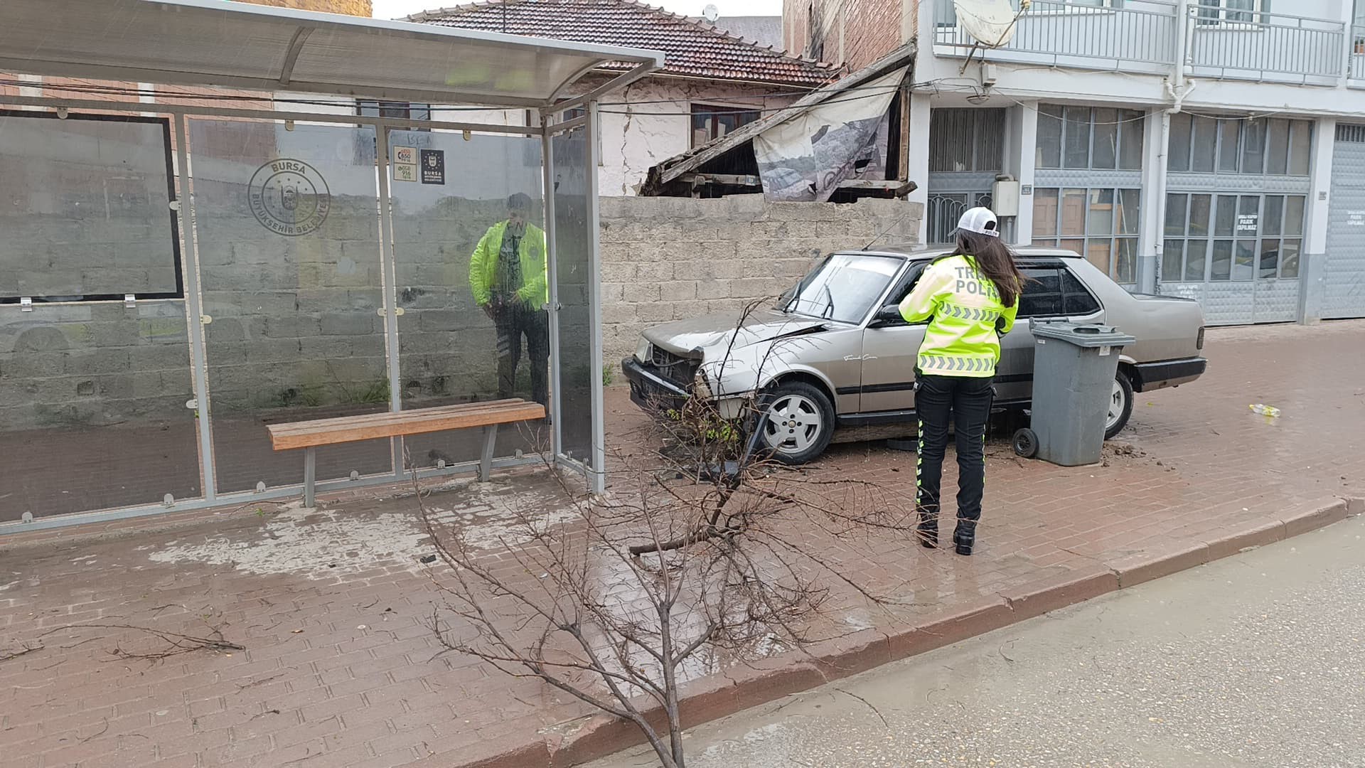 Olay saat 15.00 sıralarında Mesudiye Mahallesinde meydana geldi. Devriye atan