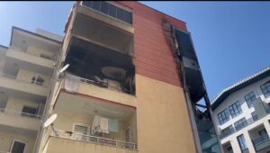 Olay, merkez Nilüfer ilçesi Altınşehir Mahallesi’nde bulunan 6 katlı bir