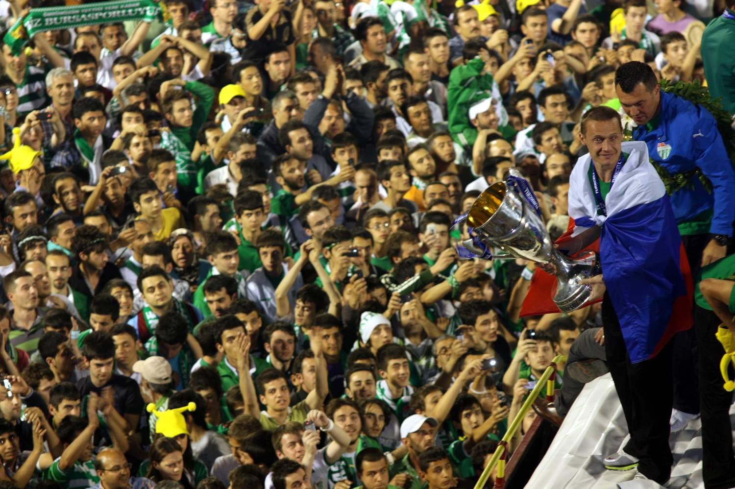 Süper Lig’in 2009-2010 sezonunu şampiyon tamamlayan ancak ardı ardına yaşanan