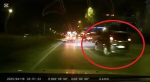 Olay, merkez Osmangazi ilçesi Sanayi Caddesi Korupark Alışveriş Merkezi önünde