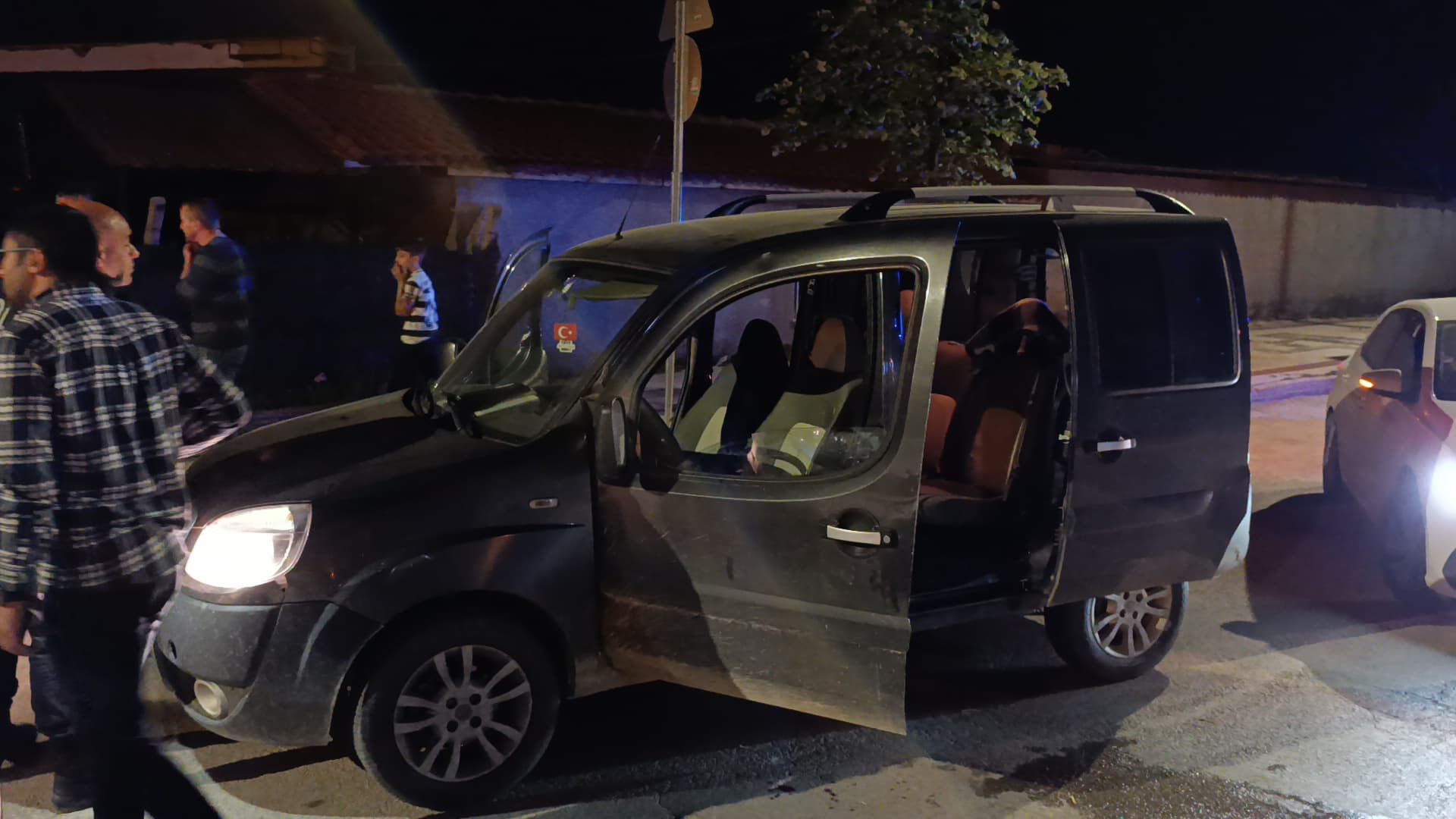 Bursa’da seyir halindeki aracı kurşuna dizdiler: 1 ağır yaralı Olay