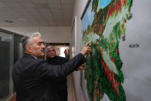 Bursa Valisi Erol Ayyıldız, AFAD Eğitim Merkezi’nde incelemelerde bulunarak İl