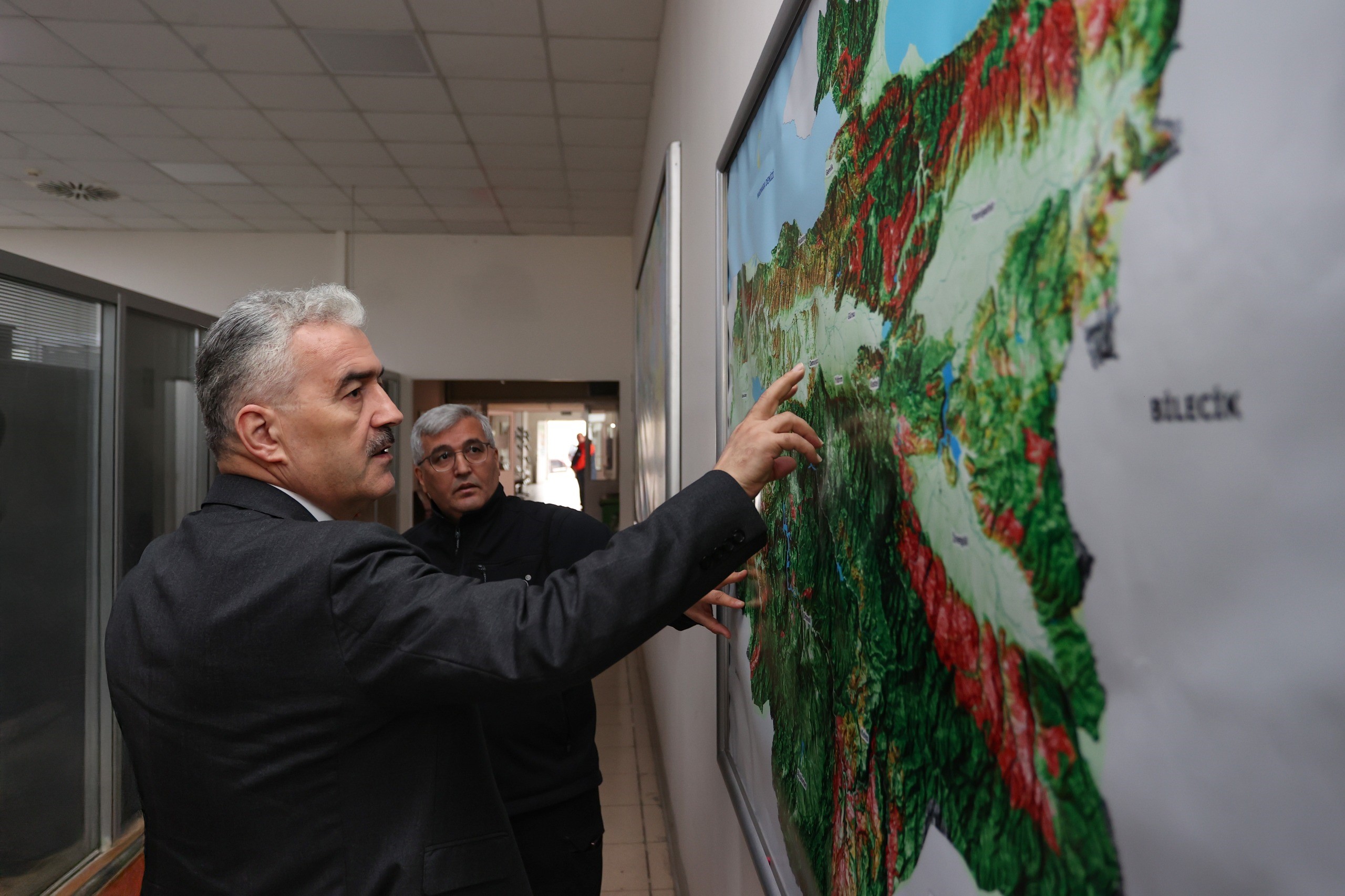 Bursa Valisi Erol Ayyıldız, AFAD Eğitim Merkezi’nde incelemelerde bulunarak İl