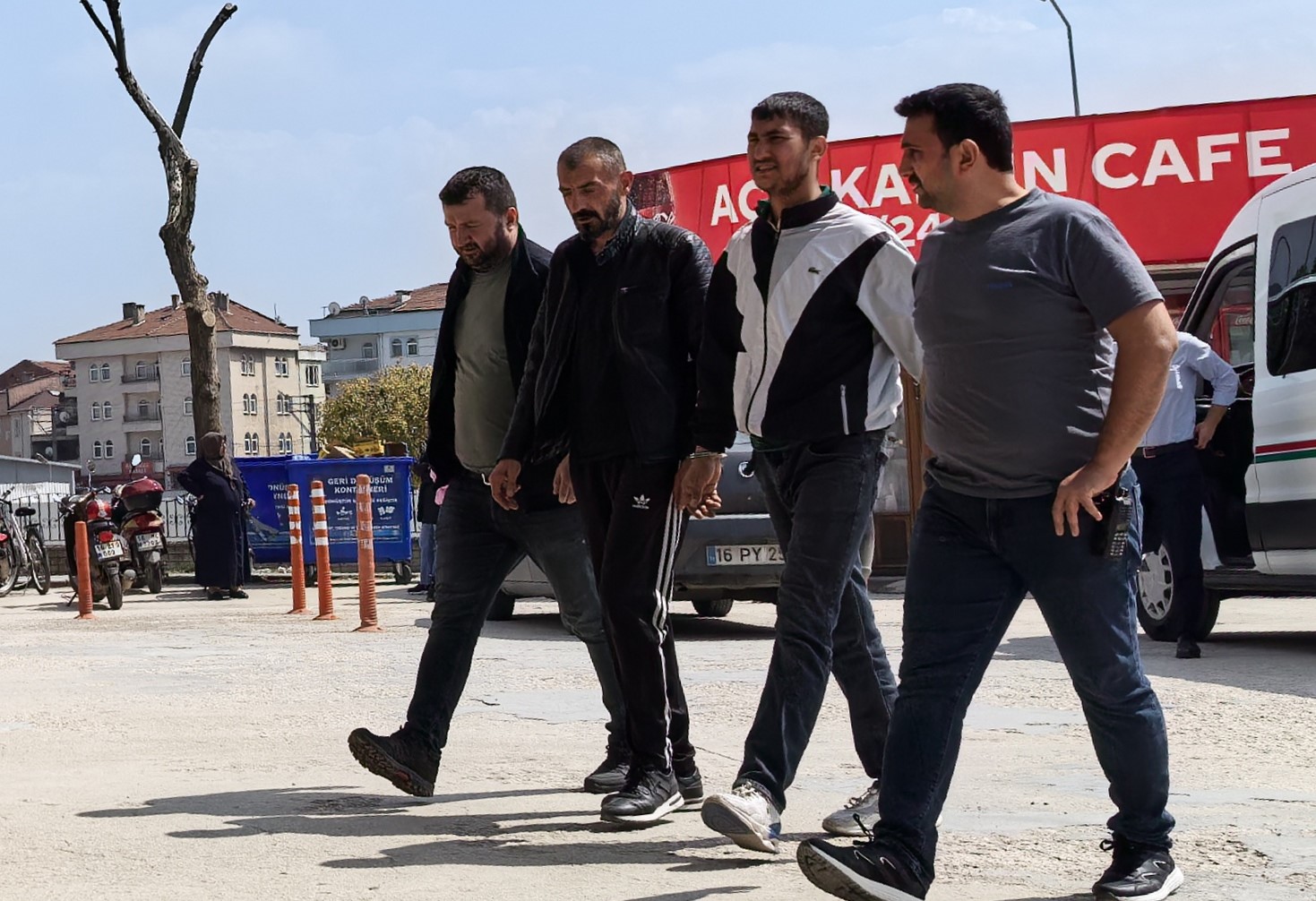 İnegöl Emniyet Müdürlüğü Asayiş Büro Amirliği ekipleri hakkında tasarlayarak adam