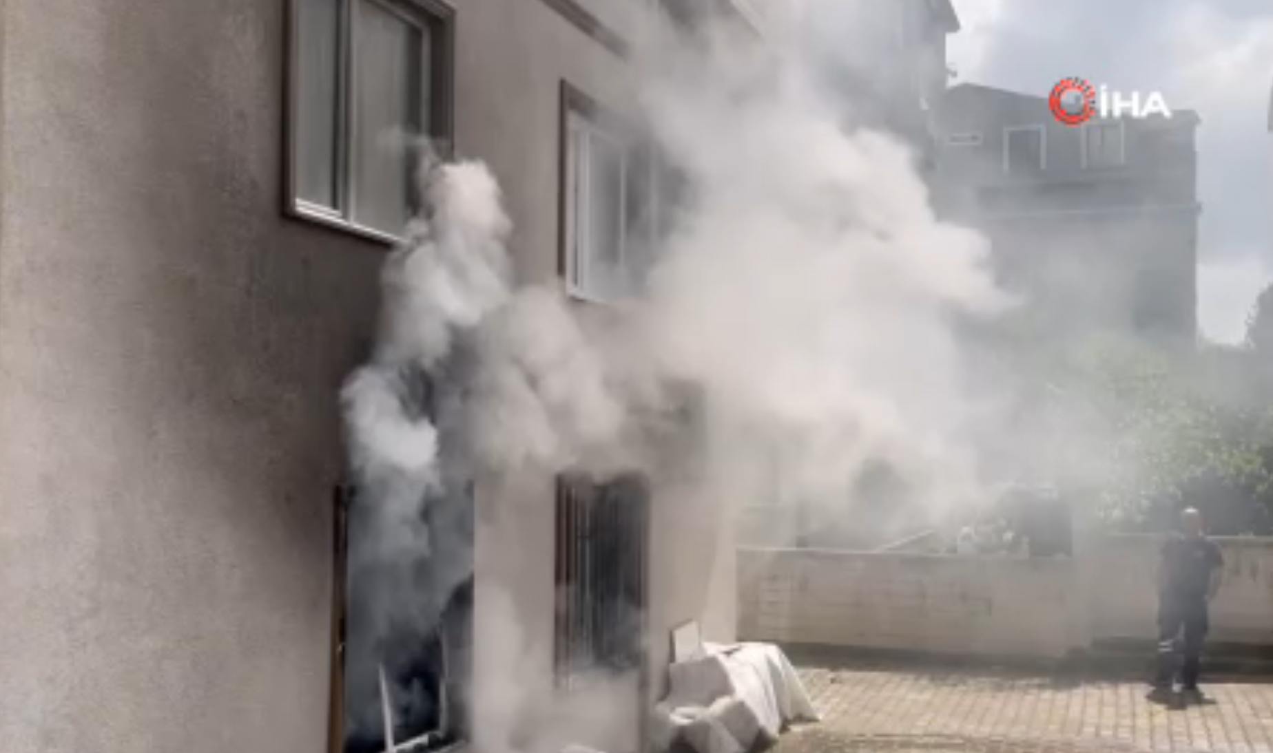 Yangın, merkez Osmangazi ilçesi Hamitler Mahallesi 10. Karaca Sokak üzerinde