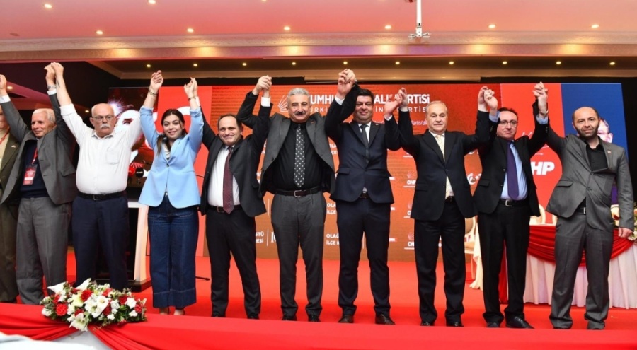 Yoğun katılımın gerçekleştiği kongrede 3 aday yarıştı. Protokol konuşmalarının ardından