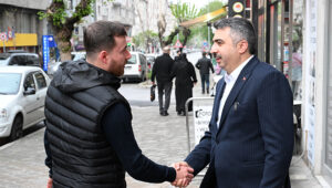 Bölge halkının taleplerini dinleyip esnafa ‘hayırlı işler’ dileyen Başkan Oktay