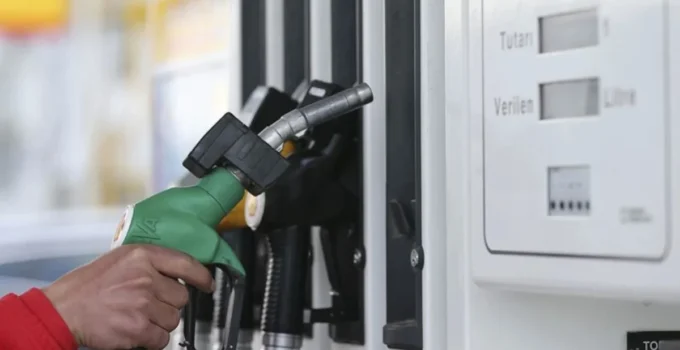 Benzine zam bekleniyor