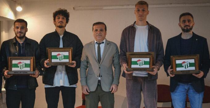 Bursasporlu futbolculardan okul ziyareti!