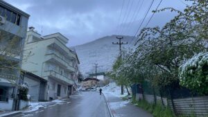 Gece boyunca Uludağ’a yağan kar yağışı, sabahın erken saatlerinde merkez
