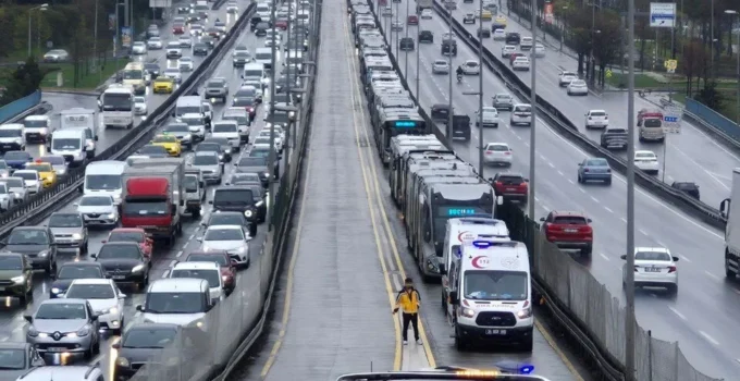 İstanbul’da metrobüsler çarpıştı: 10 yaralı