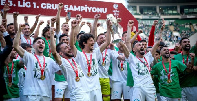 Şampiyon Bursaspor’un 3.Lig’e veda günü
