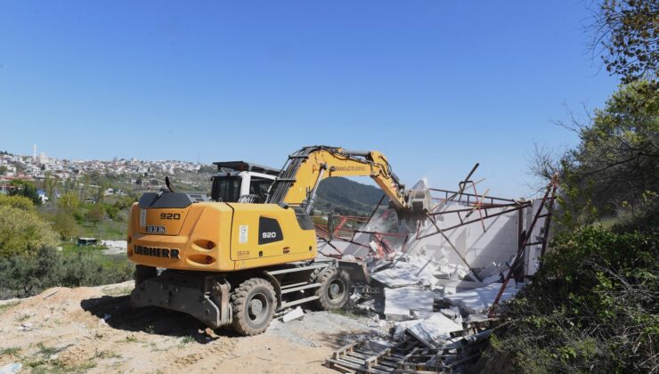 Bursa’da 25 kaçak yapı yıkıldı
