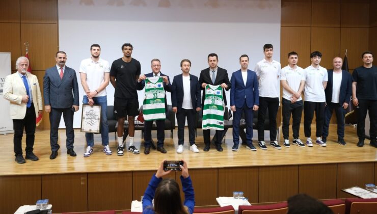 Bursaspor Basketbol Başkanı Sezgin öğrencilerle buluştu