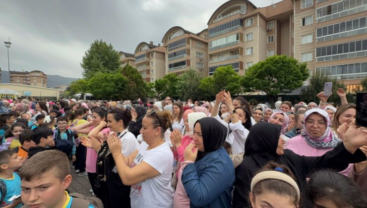 Bursa’da öğrencilerden anneleri ağlatan sürpriz