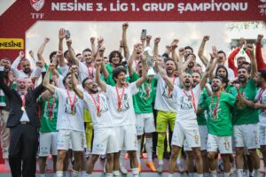 Bursaspor’da sözleşmesi sona erecek isimler arasında takımın tecrübeli oyuncularından Furkan