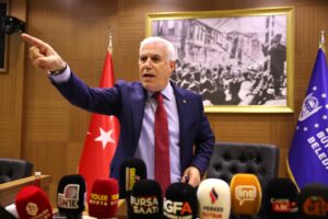 Gündem maddelerine geçilmeden önce grup sözcülerinin söz aldığı toplantı, zaman