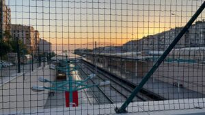 Greve katılmayan bazı çalışanlar da görevinin başına geldi. Bazı noktalarda