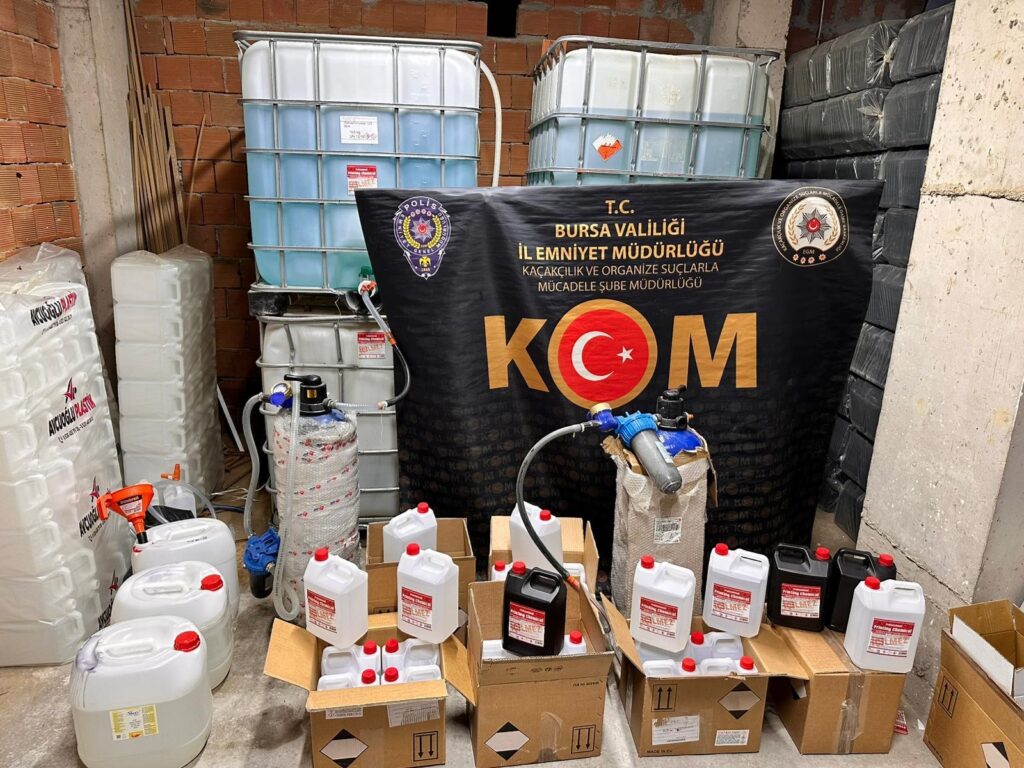 Tır ve Depoya Baskın: 2 Şüpheli Gözaltında Kaçakçılık ve Organize