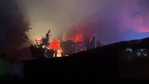Yangın saat 00.00 sıralarında Bursa-Ankara Karayolu üzeri Kestel ilçesi Ümitalan
