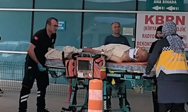 İnegöl’de motorla bisiklet çarpıştı: 1’i ağır 3 yaralı