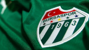 Bursaspor Kulübü 28 yaşındaki sol ayaklı stoper Taha Batuhan Yayıkcı’yı