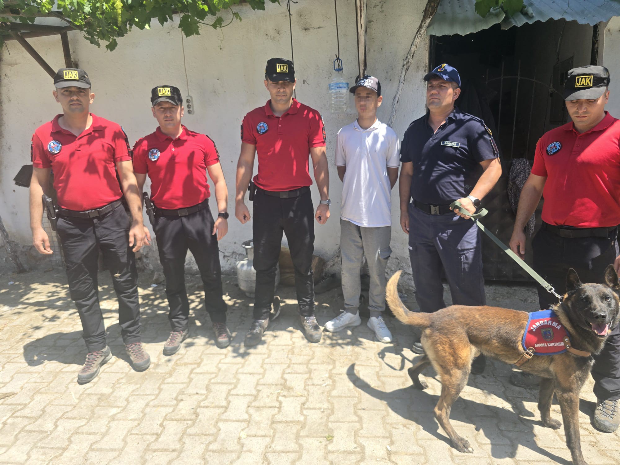 Bursa'nın Orhaneli ilçesinde Kurban Bayramı Arefe günü okula gitmek için