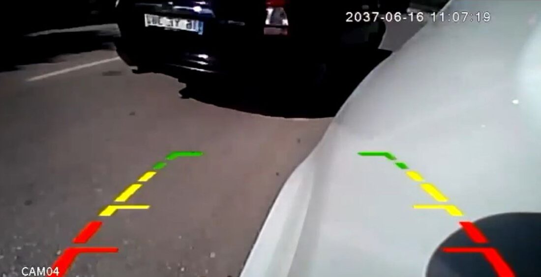 Bursa’da iki otomobilin peş peşe makas atarak ilerlediği anlar kazayla