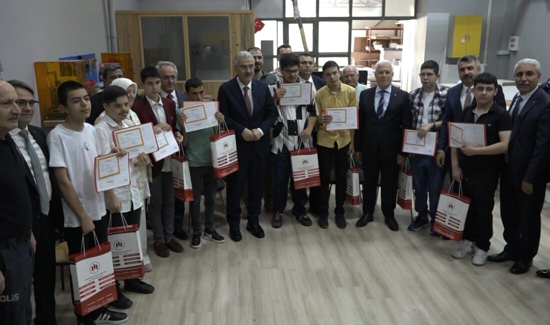 Bursa'da 2 bin 3 okulda eğitim gören 656 bin 200