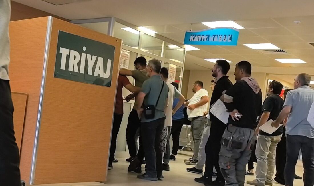Bursa'nın İnegöl ilçesinde fabrikada çalışan yaklaşık 30 işçi, yedikleri yemekten