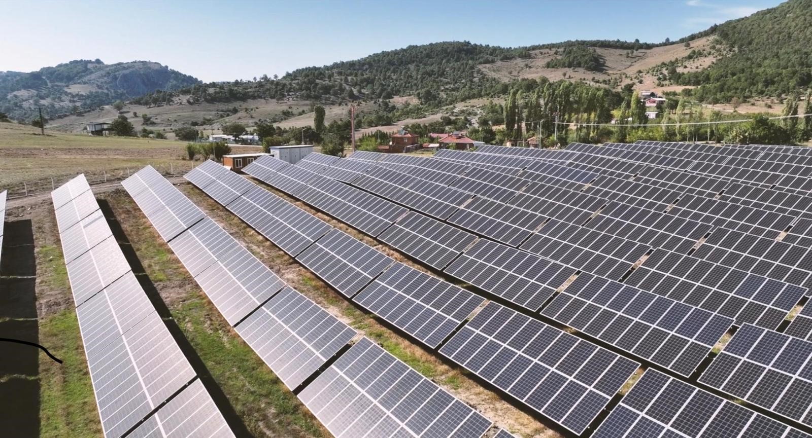 Gürsu Belediyesince kurulan 2 güneş enerjisi santrali, belediyeye ait tüm