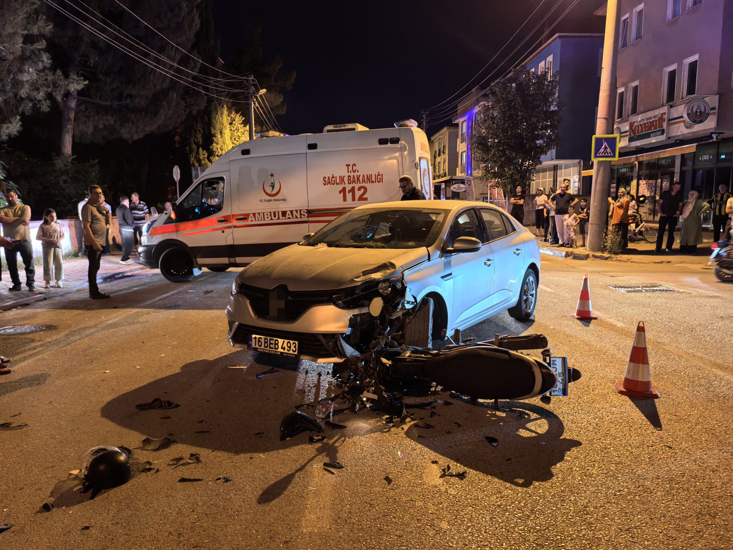 Bursa'nın İnegöl ilçesinde otomobil ile çarpışan motosikletin sürücüsü ağır yaralandı.
