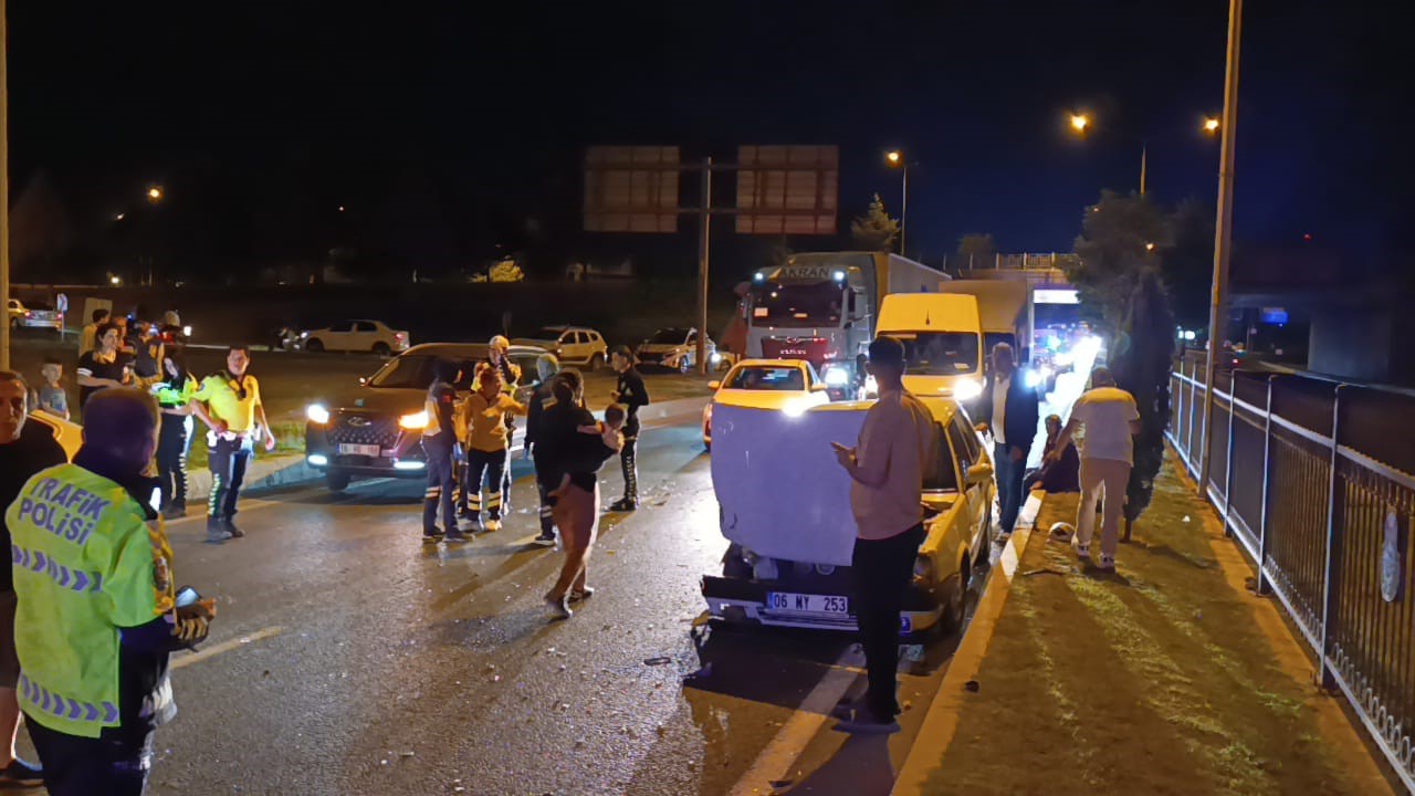Bursa'nın İnegöl ilçesinde iki otomobil ile bir cipin karıştığı zincirleme