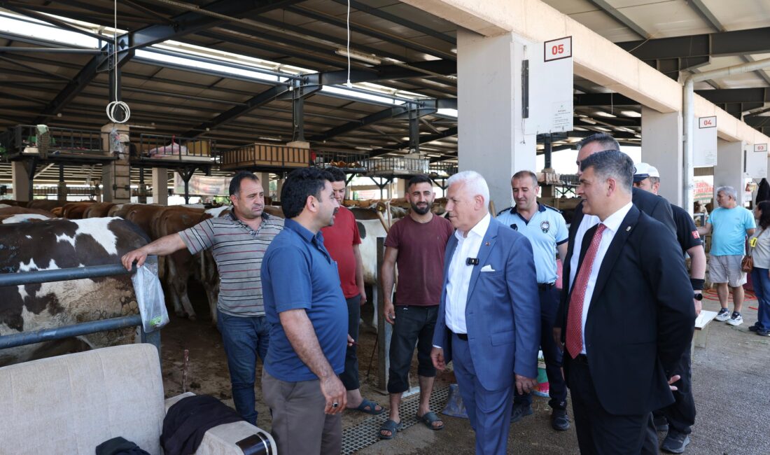 Bursa Büyükşehir Belediye Başkanı Mustafa Bozbey, Osmangazi Belediyesi Kurban Pazarı’nı