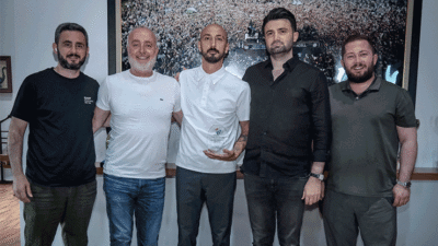 Bursaspor'da geçtiğimiz sezonun şampiyon kadrosunda önemli rol üstlenen kaptan Ahmet