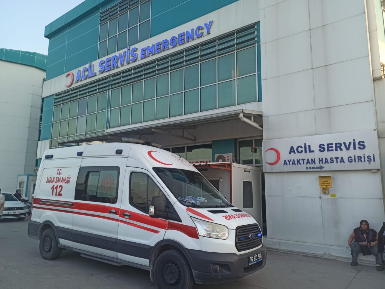 Bursa'nın Yenişehir ilçesinde 23 tarım işçisi, yedikleri yemekten zehirlenme şüphesiyle