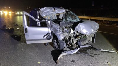 Bursa'nın Kestel ilçesinde meydana gelen kazada kontrolden çıkan hafif ticari