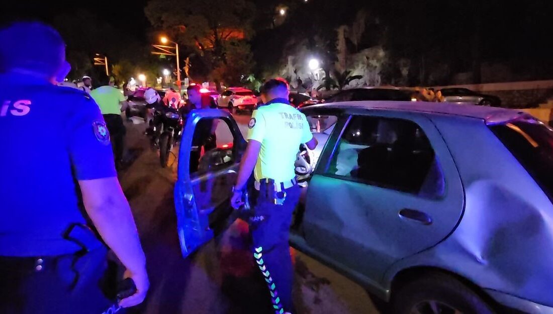 Bursa'da araçları ile önlü arkalı giden ağabey ve kardeşi, ‘yol