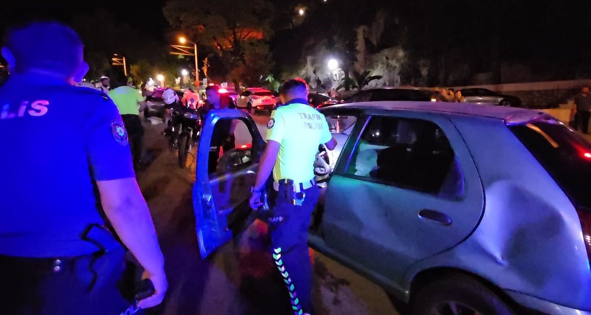 Bursa'da araçları ile önlü arkalı giden ağabey ve kardeşi, ‘yol