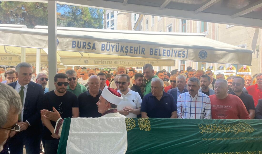 Bursa'da geçirdiği kalp krizi sonucu hayatını kaybeden gazeteci Engin Aksöz,