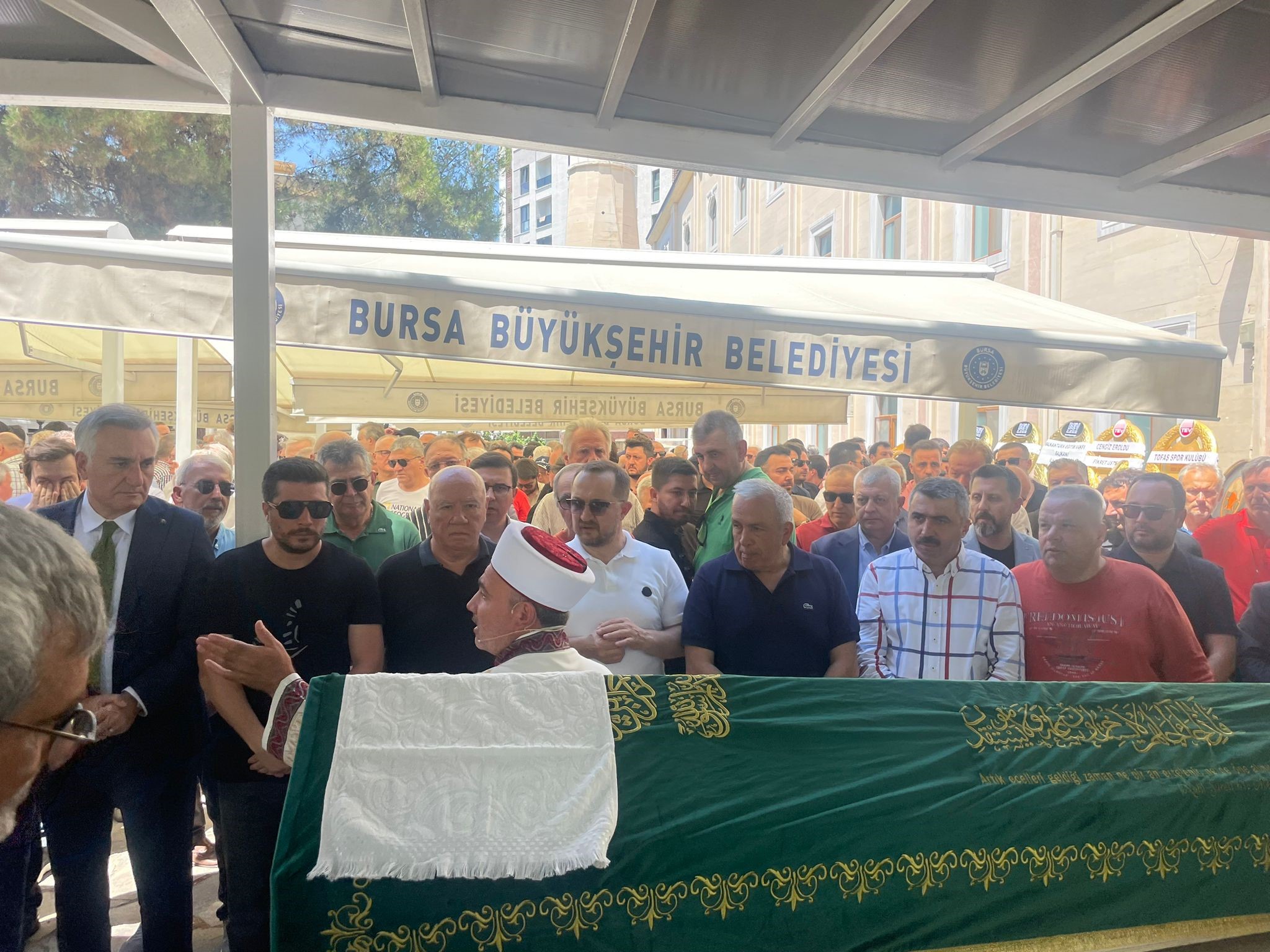 Bursa'da geçirdiği kalp krizi sonucu hayatını kaybeden gazeteci Engin Aksöz,