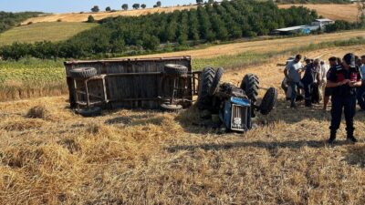 Mustafakemalpaşa Adaköy Mahallesi'nde devrilen traktörün altında kalan kişi, hayatını kaybetti.
