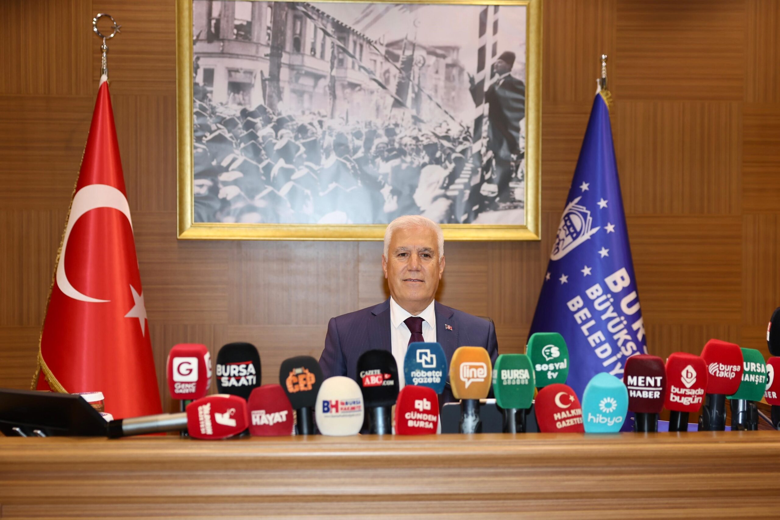 Bursa Büyükşehir Belediye Başkanı Mustafa Bozbey, toplu ulaşımda maliyetlerin çok