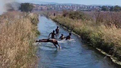 Bursa'nın Mustafakemalpaşa ilçesinde otluk alanda yaşanan yangın ilginç anlara sahne